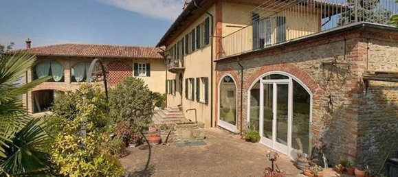 4 bedrooms House in Roddino, Italy No. 118061 3