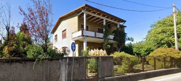 4 rooms House in Fagnano Olona, Italy No. 8417 3