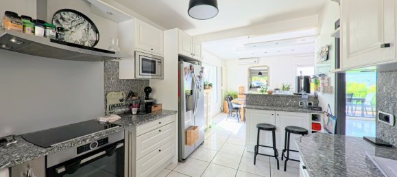 5 bedrooms House in Chennevieres-sur-Marne, France No. 325738 6