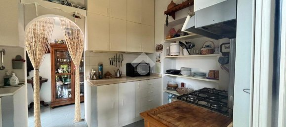 3 rooms Apartment in Pozzuoli, Italy No. 37335 12