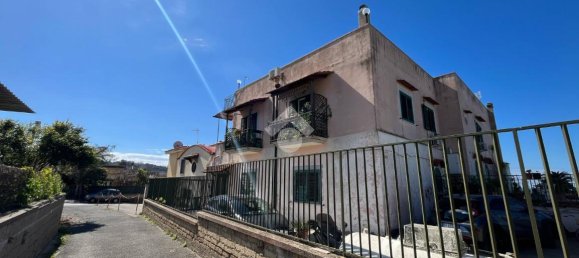 3 rooms Apartment in Pozzuoli, Italy No. 37335 24