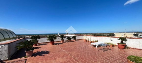 3 rooms Apartment in Pozzuoli, Italy No. 37335 28