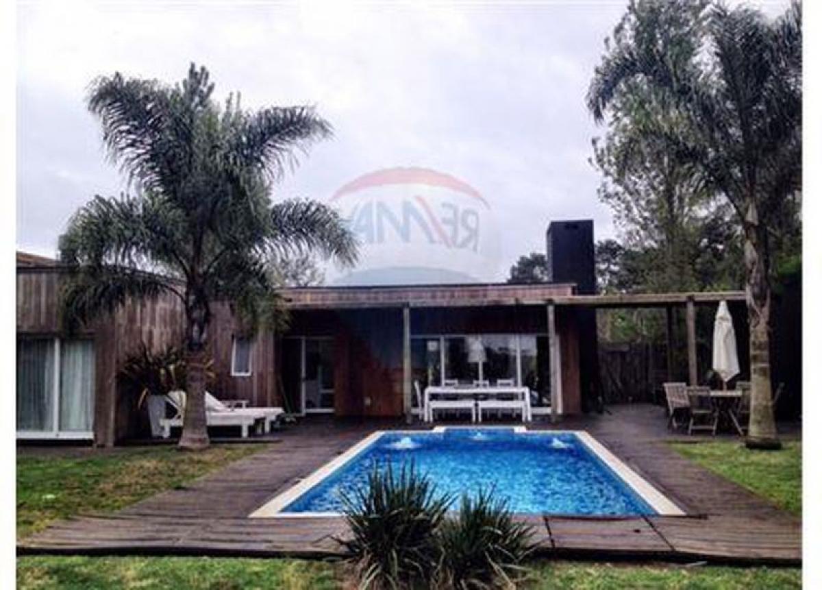 3 bedrooms House in Maldonado, Uruguay No. 10131