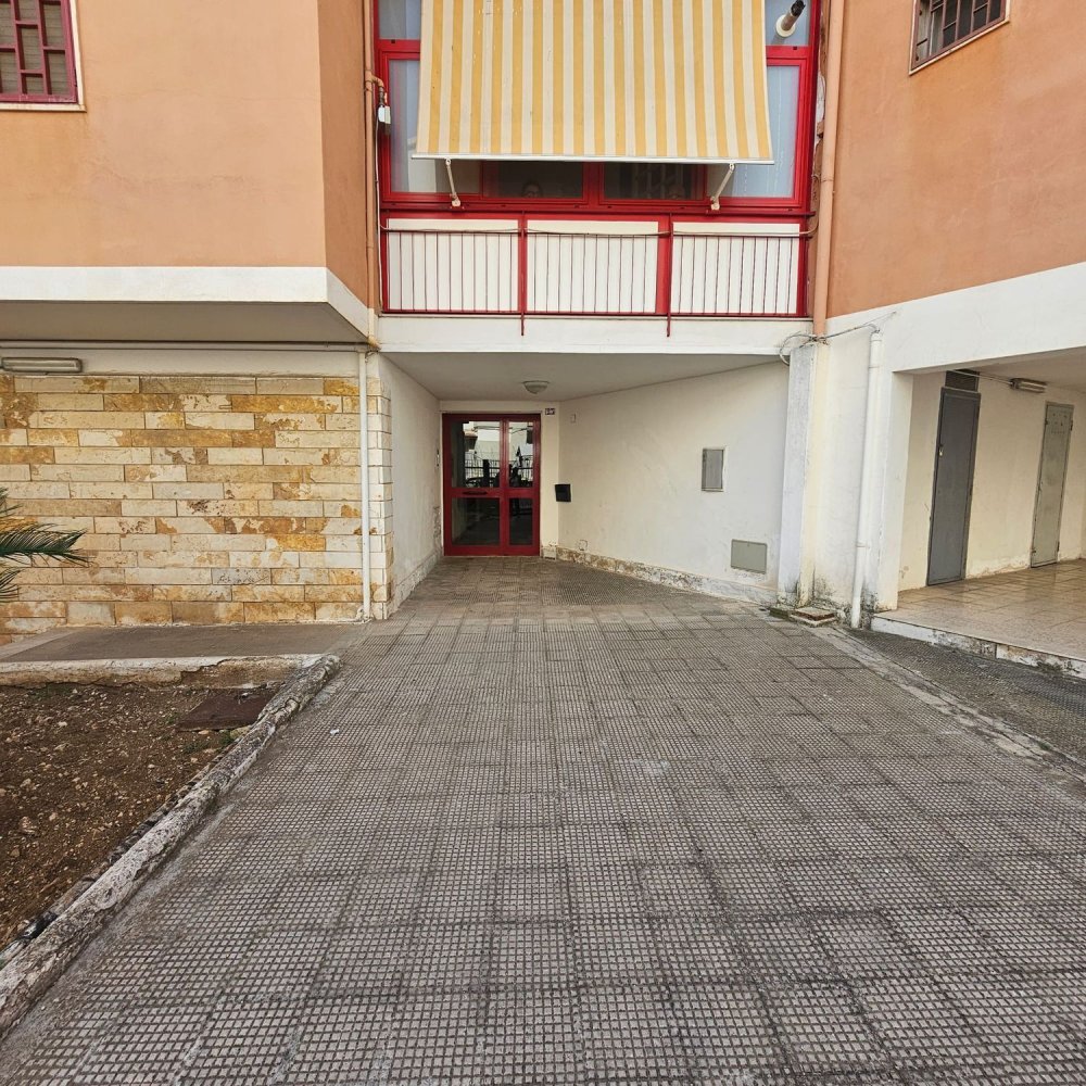 4 bedrooms Apartment in Bari, Italy No. 315328