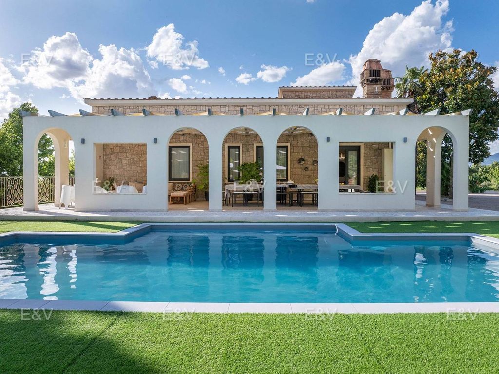 7 chambres Villa à Stroncone, Italy No. 274013