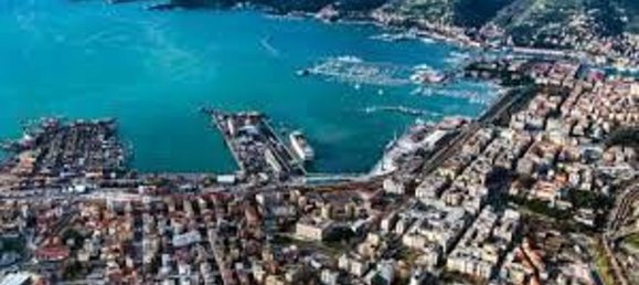 5 rooms Apartment in La Spezia, Italy No. 101339 9