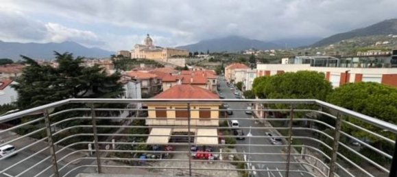 2 Schlafzimmer Penthouse in Loano, Italy, Nr. 66832 7