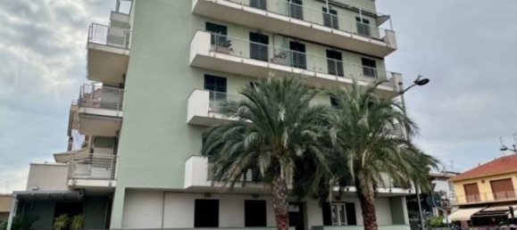 2 Schlafzimmer Penthouse in Loano, Italy, Nr. 66832 3