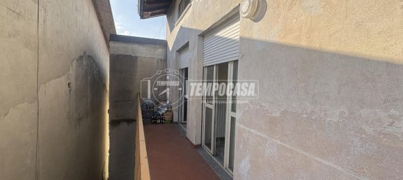 3 rooms Apartment in Fino Mornasco, Italy No. 35111 6