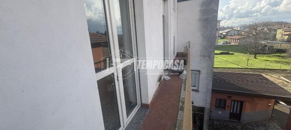 3 rooms Apartment in Fino Mornasco, Italy No. 35111 25