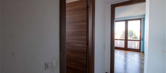 Apartamento T5 em Varese, Italy N.º 361300 5