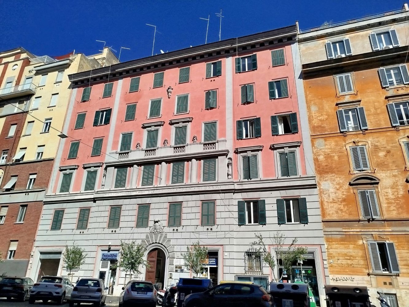 3 bedrooms Apartment in Rome, Italy No. 372281