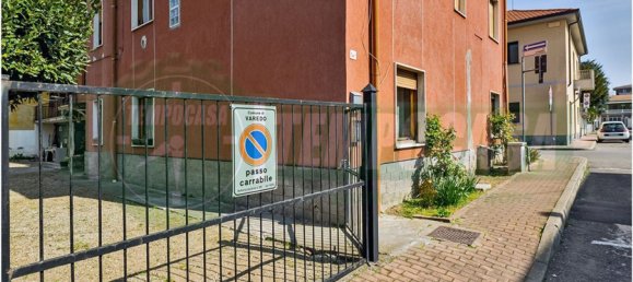 3 bedrooms Apartment in Varedo, Italy No. 361156 3