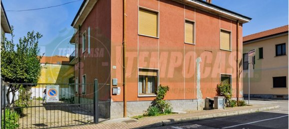 3 bedrooms Apartment in Varedo, Italy No. 361156 2