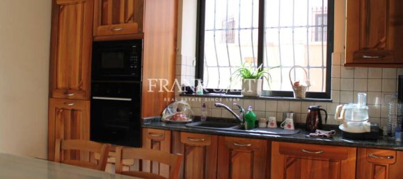 4 bedrooms Maisonette in Msida, Malta No. 3834 7