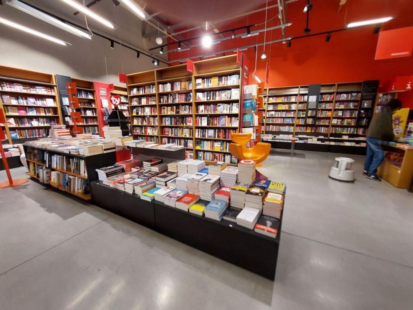 257m² Commercial property in Piacenza, Italy No. 372500