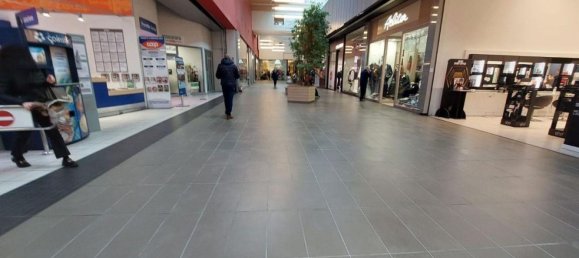 257m² Commercial property in Piacenza, Italy No. 372500 7