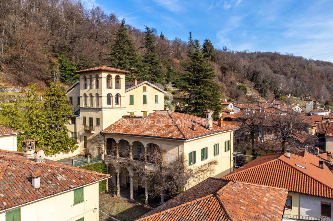 Villa de 10 divisões em Castello Cabiaglio, Italy N.º 38045