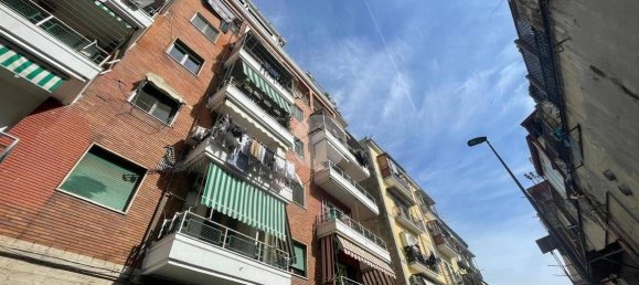 2 bedrooms Apartment in Naples, Italy No. 33991 3