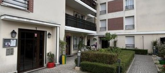 Studio in Corbeil-Essonnes, France No. 282998 13