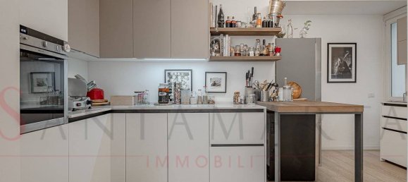 3 bedrooms Apartment in Milan, Italy No. 323497 8