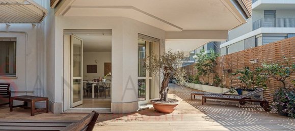 3 bedrooms Apartment in Milan, Italy No. 323497 5