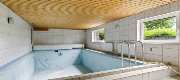 Edificio de 12 habitaciónes en Steinburg, Germany No. 89900 18