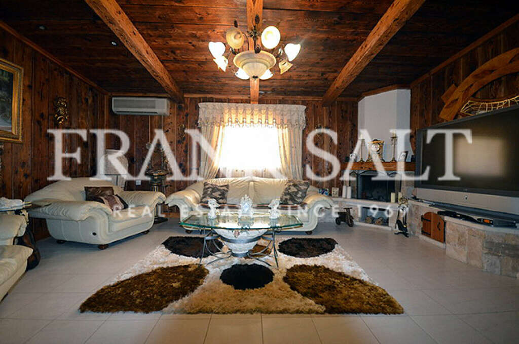 Villa de 3 dormitorios en Pembroke, Malta No. 3669