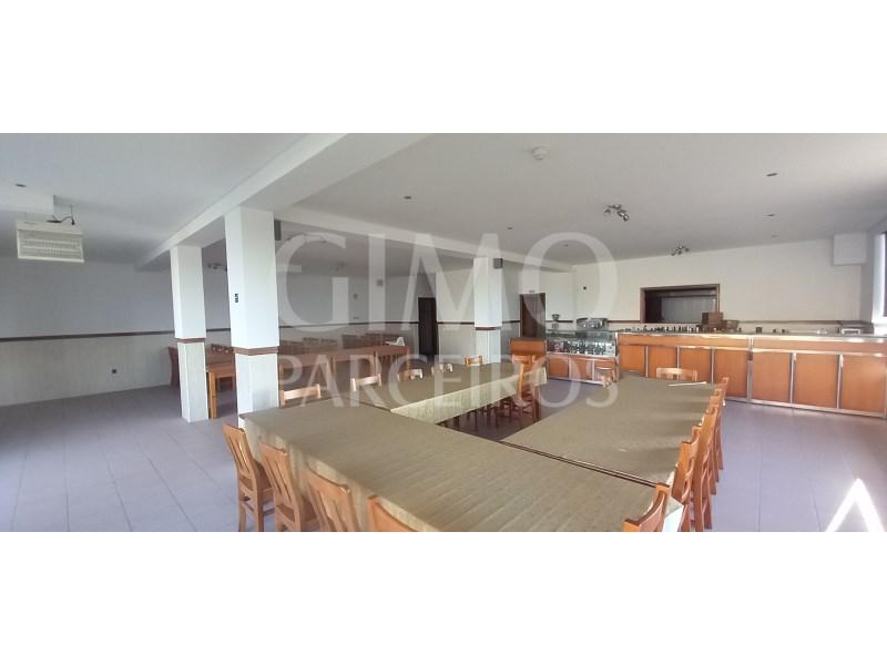 Gewerbliche Immobilie in Fermentelos, Portugal 186m², Nr. 291472