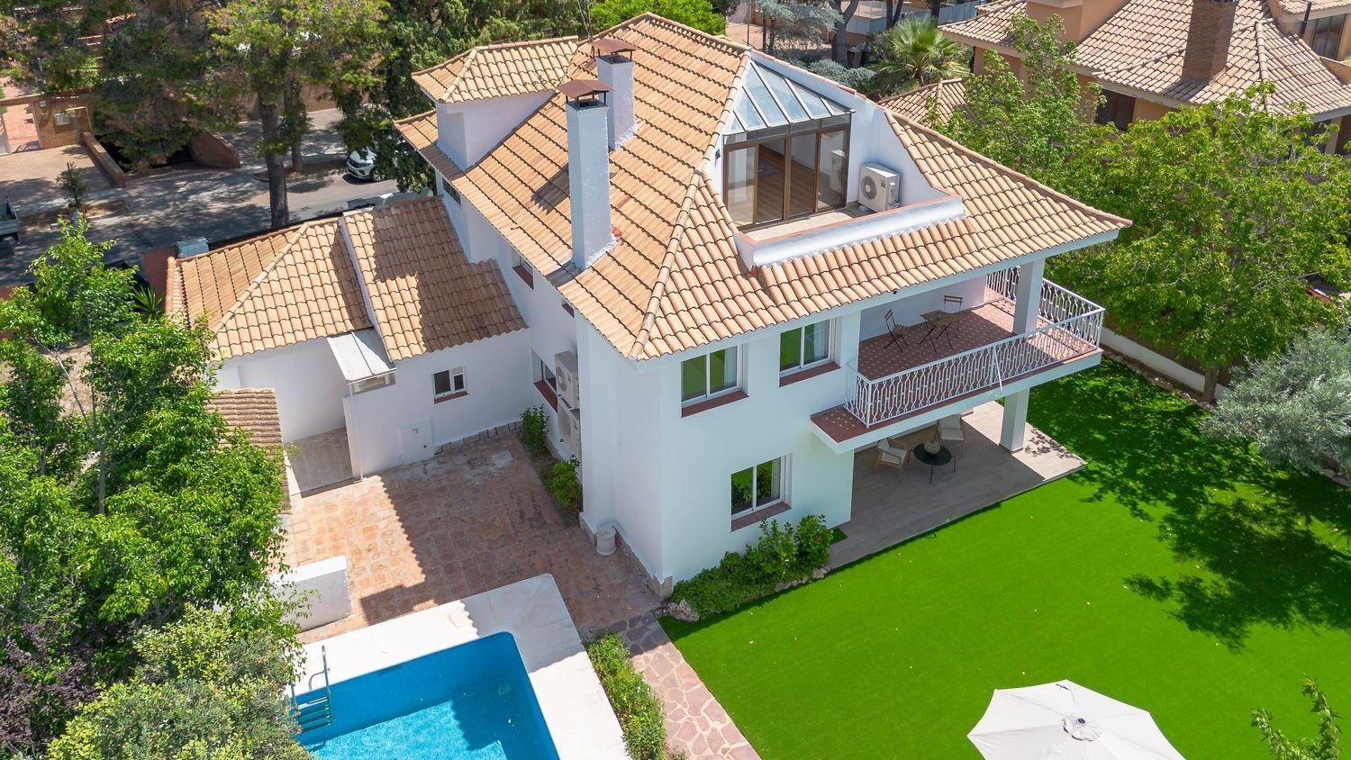 Casa de 5 dormitorios en Godella, Spain No. 172190