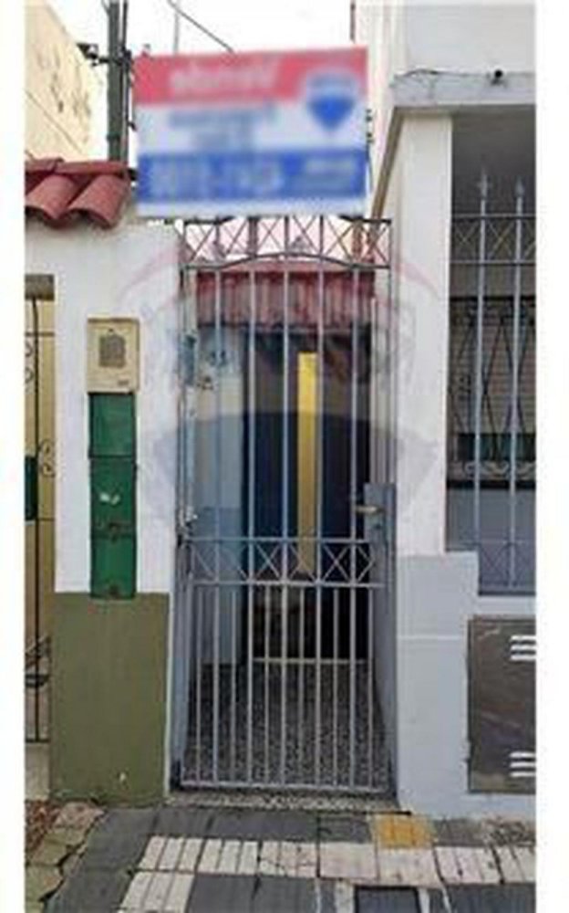 3 bedrooms House in Lanus, Argentina No. 18731