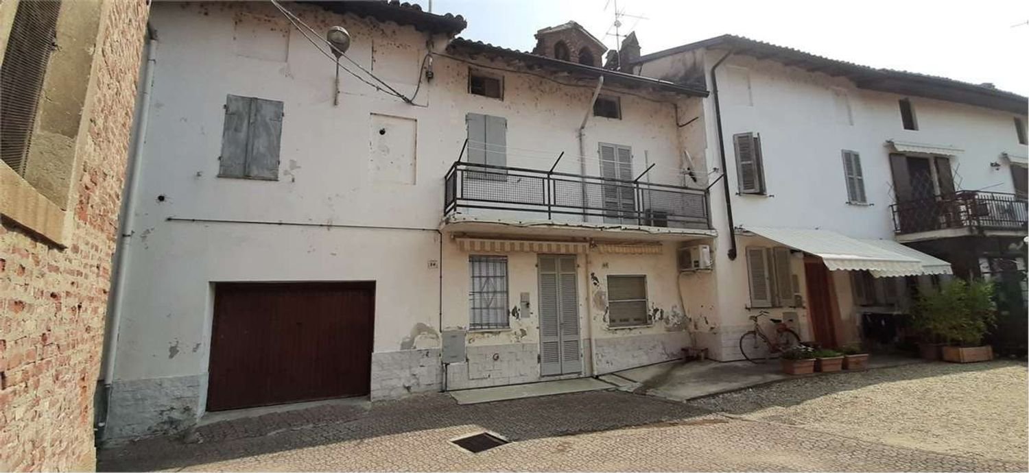 6 rooms House in Breme, Italy No. 5789