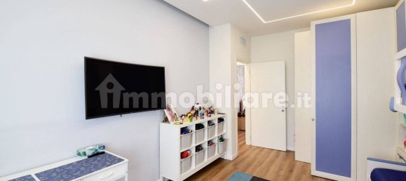 Apartamento de 2 dormitorios en Desio, Italy No. 354825 18