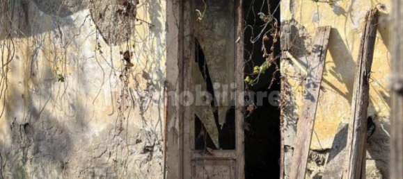 3 bedrooms House in Lusciano, Italy No. 137464 4