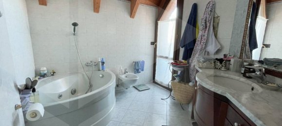 5غرفة شقة في Casalecchio di Reno, Italy رقم 31022 40