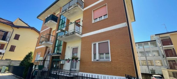 3 rooms Apartment in Cuggiono, Italy No. 331522 4