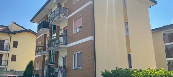 3 rooms Apartment in Cuggiono, Italy No. 331522 2