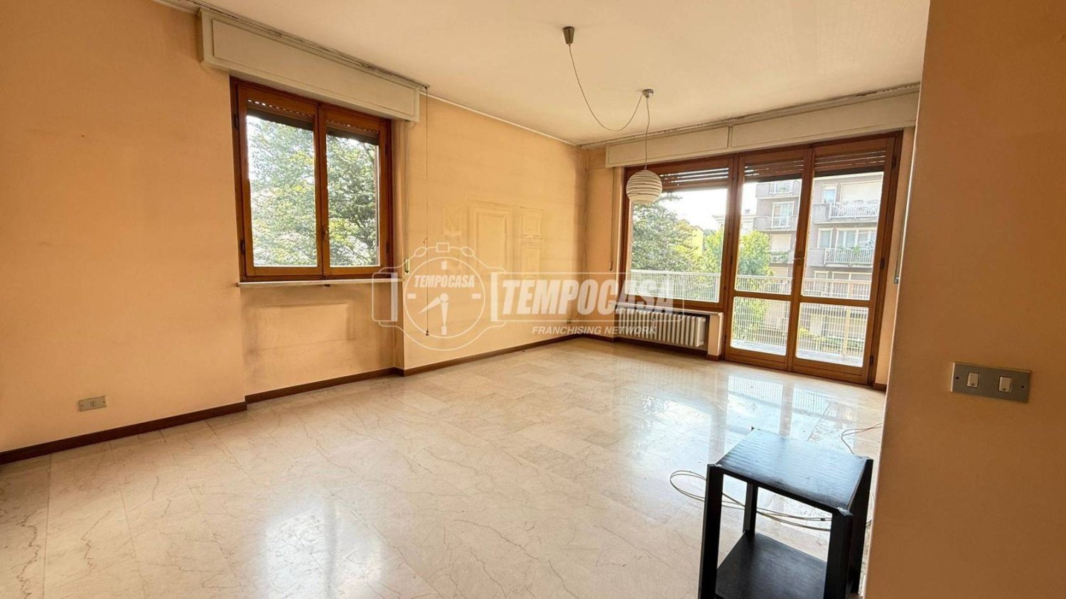 Квартира с 2 спальнями в Леньяно, Италия № 371735