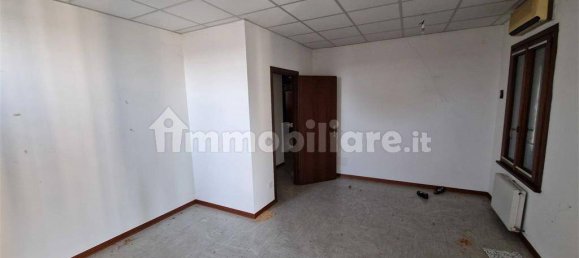 1 room Office in Udine, Italy No. 167894 3