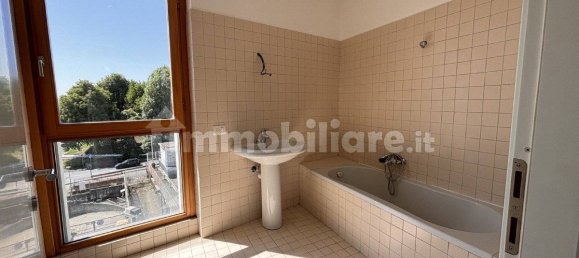 Apartamento de 2 dormitorios en Ivrea, Italy No. 67218 19