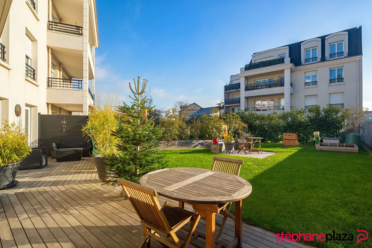 Apartamento de 3 dormitorios en Bezons, France No. 175111