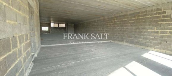 Ladenlokal in Qormi, Malta 1100m², Nr. 11771 2