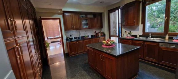 5 bedrooms House in Strovolos, Cyprus No. 7307 9