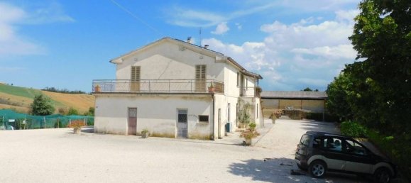 Casa de 4 dormitorios en Sant'Angelo in Pontano, Italy No. 90060 3