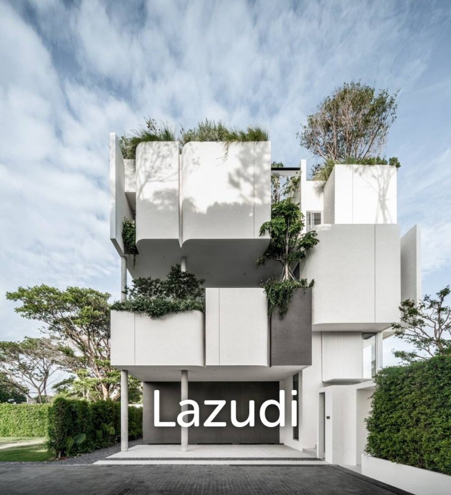 3 bedrooms Villa in Bangkok, Thailand No. 15109