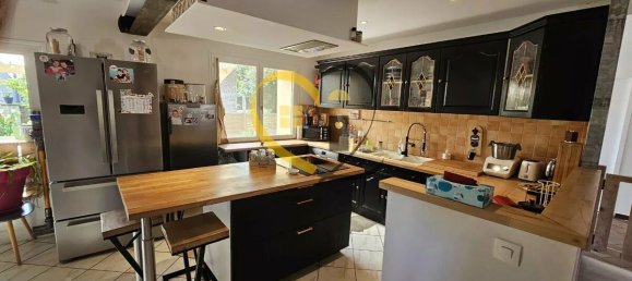 Casa de 4 dormitorios en Rians, France No. 65730 10