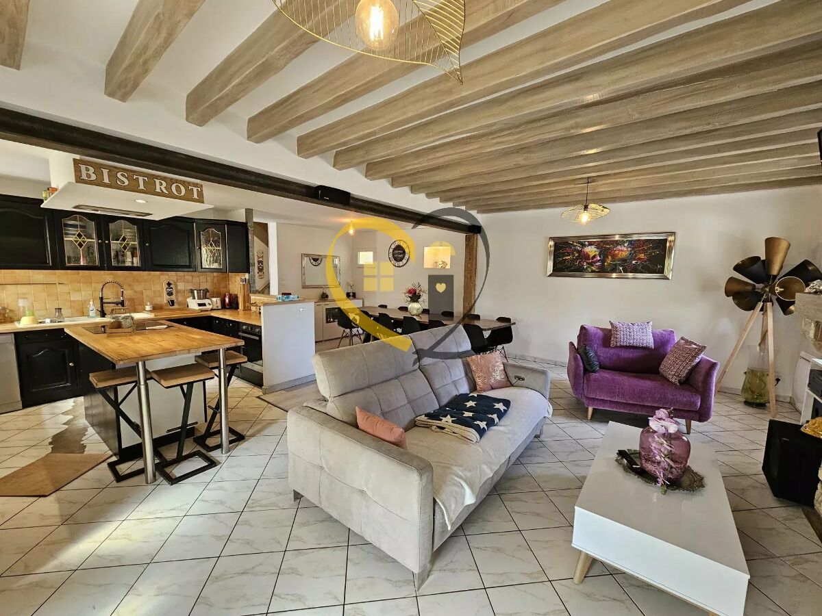 Casa de 4 dormitorios en Rians, France No. 65730