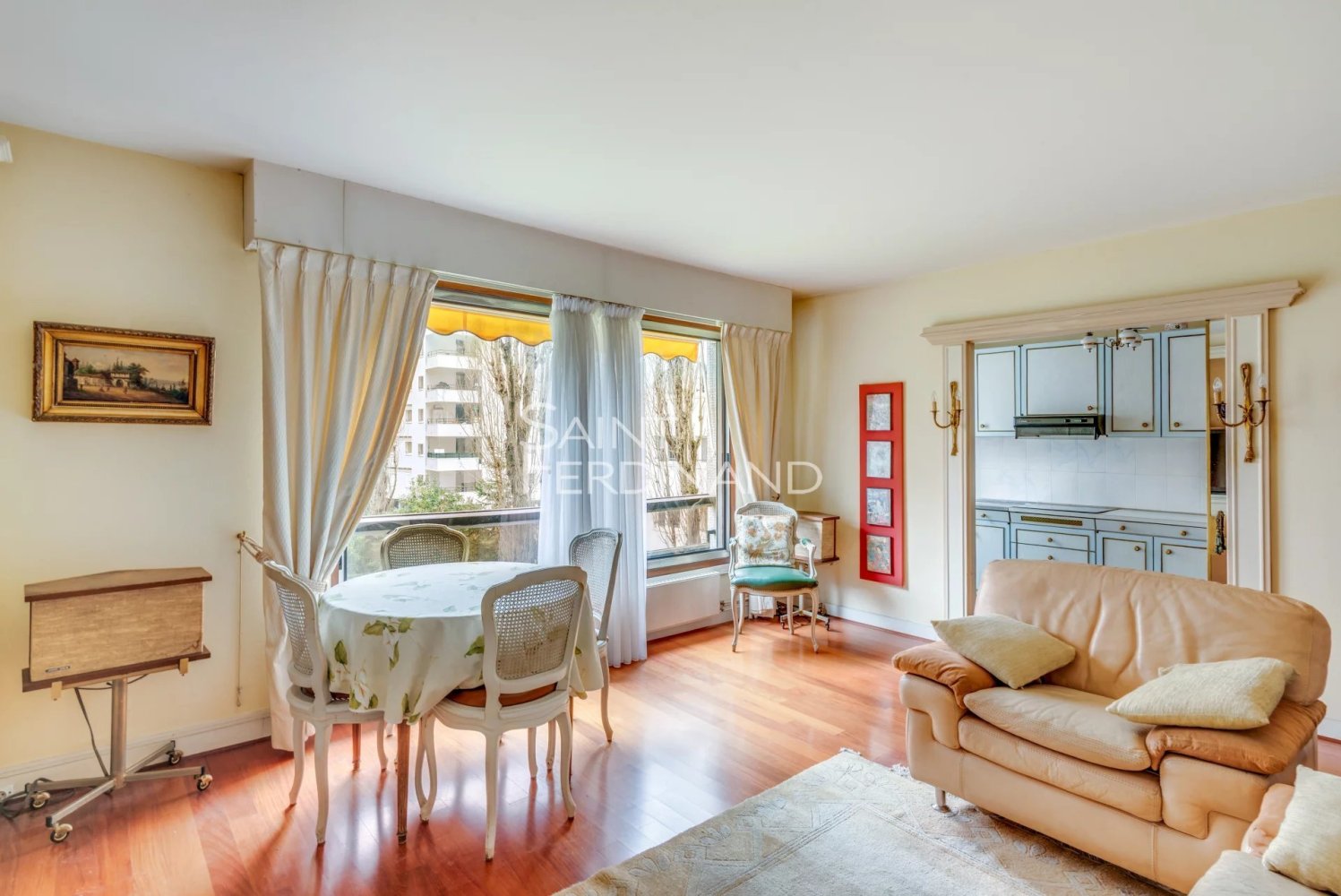 3 bedrooms Apartment in Paris, France No. 108738