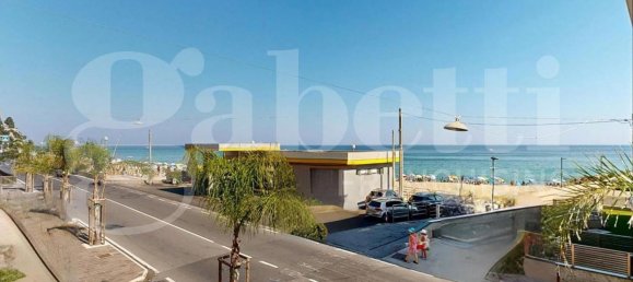 3 bedrooms Apartment in Finale Ligure, Italy No. 381454 2