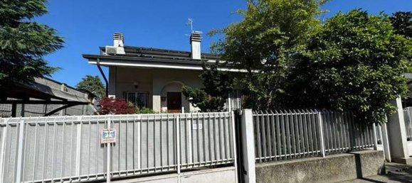 8-Zimmer Haus in Paderno Dugnano, Italy, Nr. 69245 13